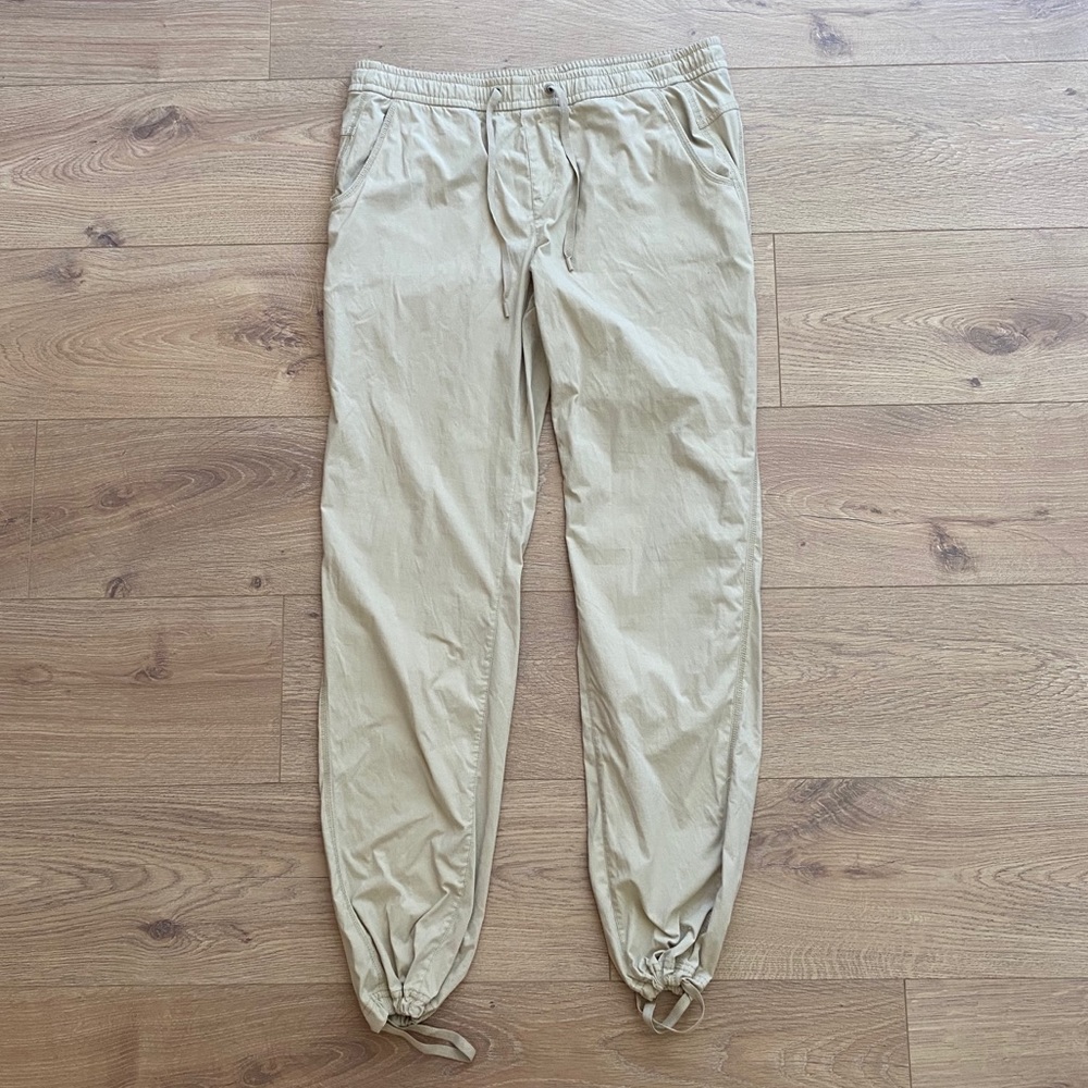 Eddie Bauer khaki cinched joggers